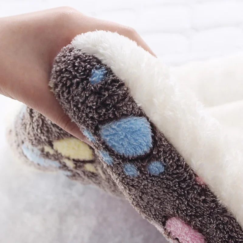 Flannel Thickened Dog Bed Mat Soft Pet Sleeping Mat for Dogs Cats Winter Warm Pet Blanket Fleece Pet Sleeping Mat Dog Bed Cat
